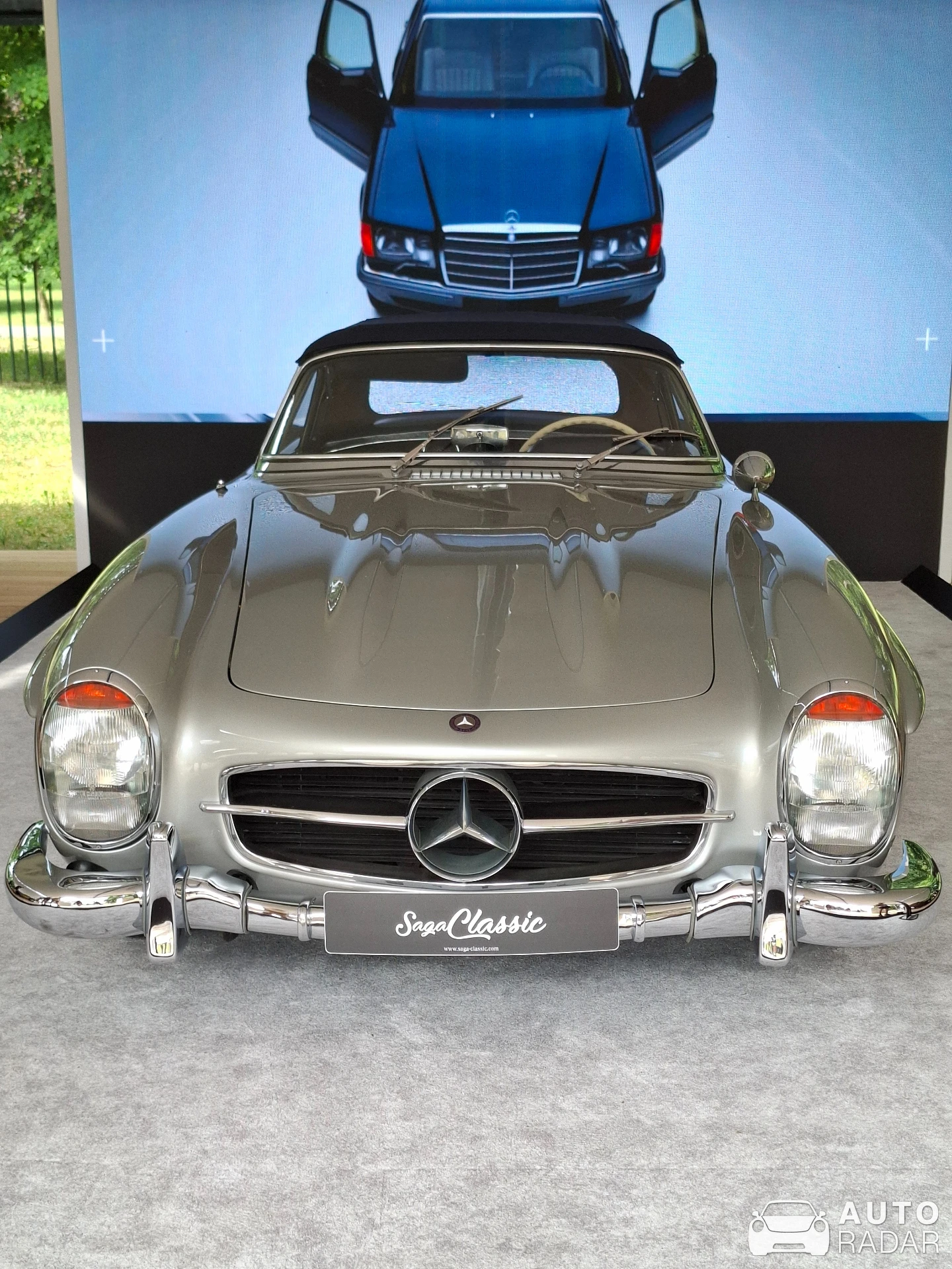 Mercedes-Benz 300SL Roadster spotted in Praha