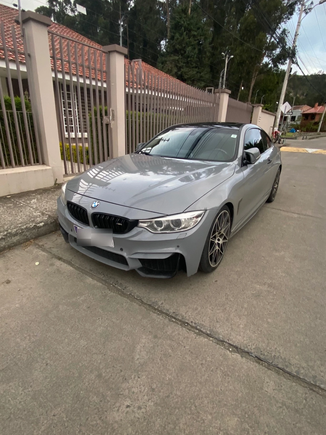 BMW M4 spotted in Cuenca, Ecuador