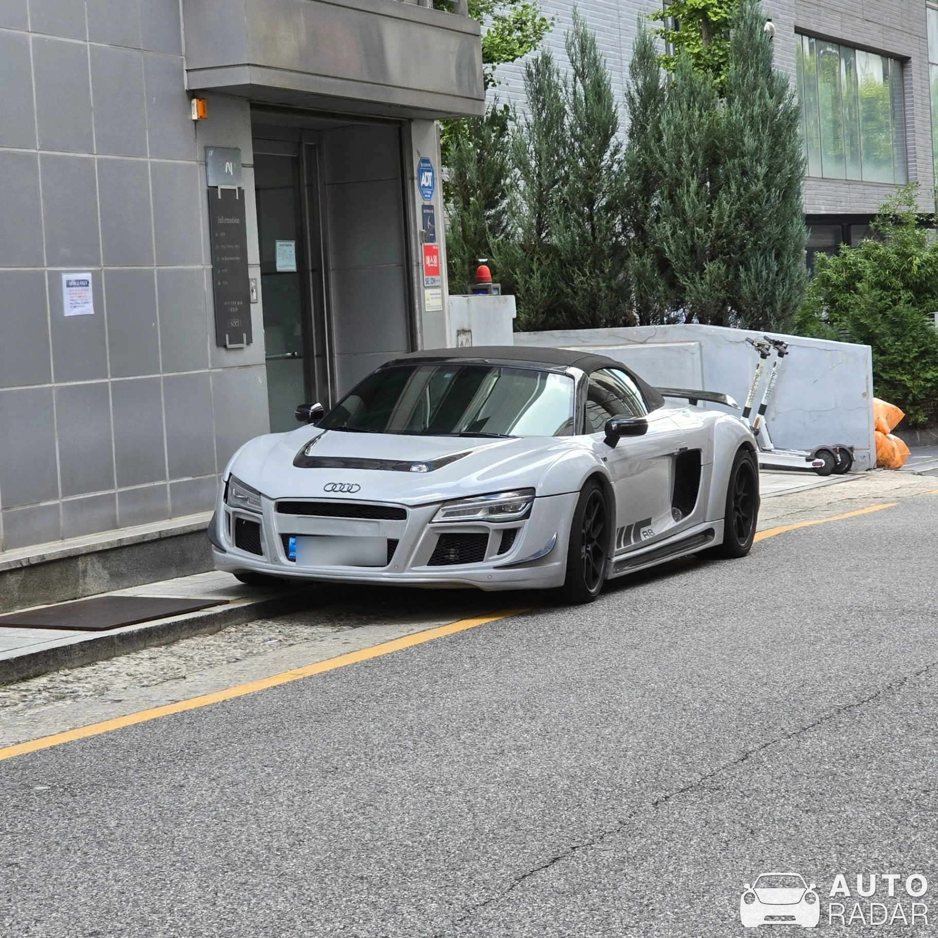 Audi R8 V10 spotted in 강남구, 대한민국