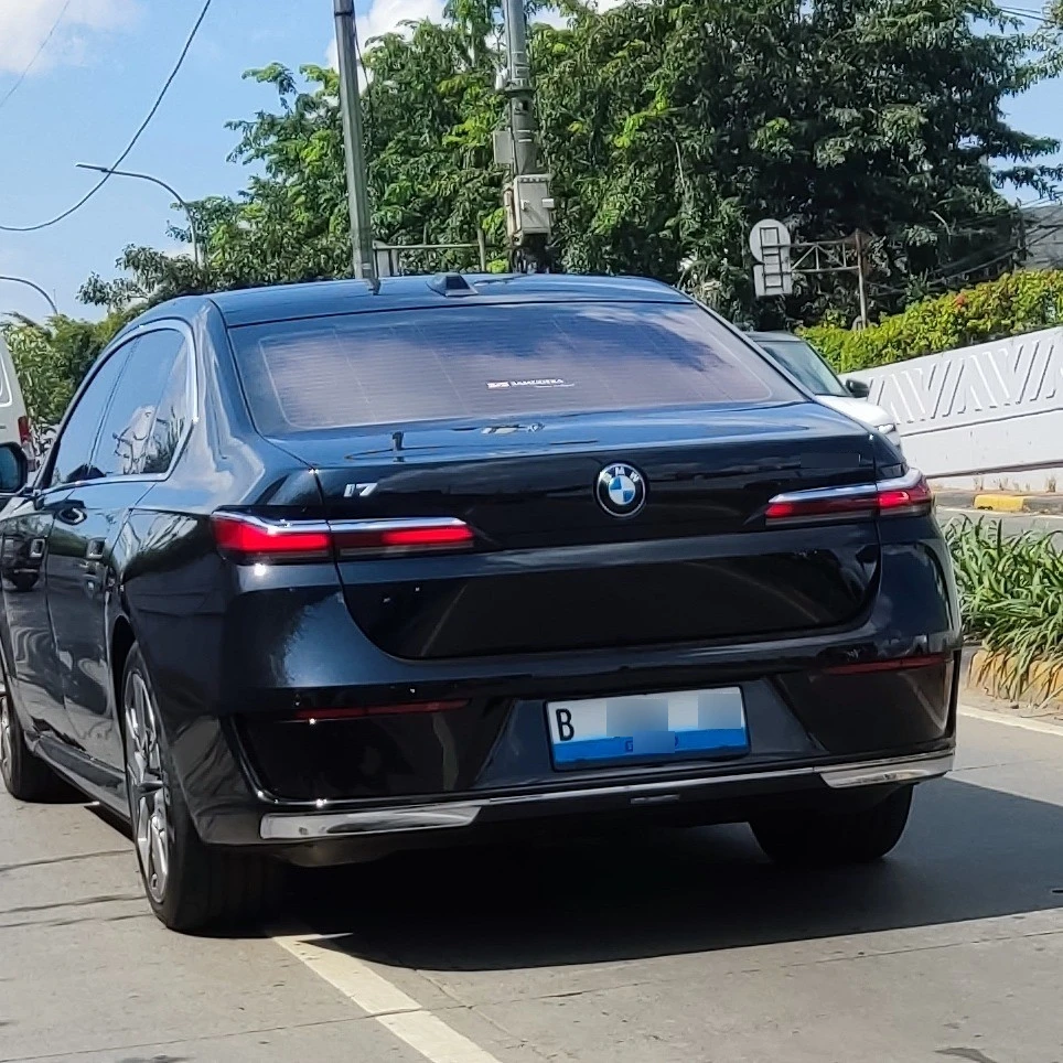 BMW i7 spotted in Kota Jakarta Pusat, Indonesia