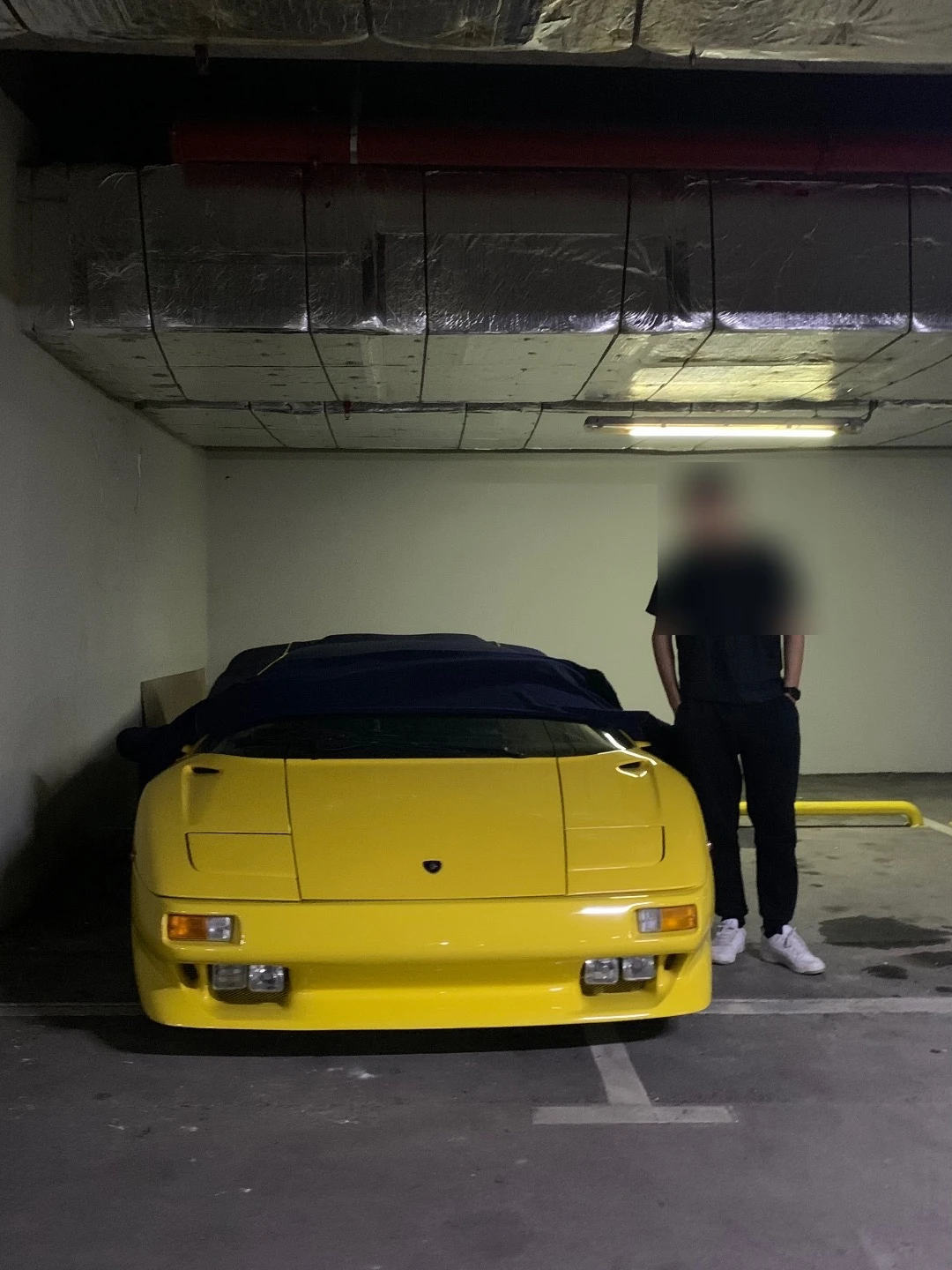 Lamborghini Diablo VT spotted in Sultanbeyli, Türkiye