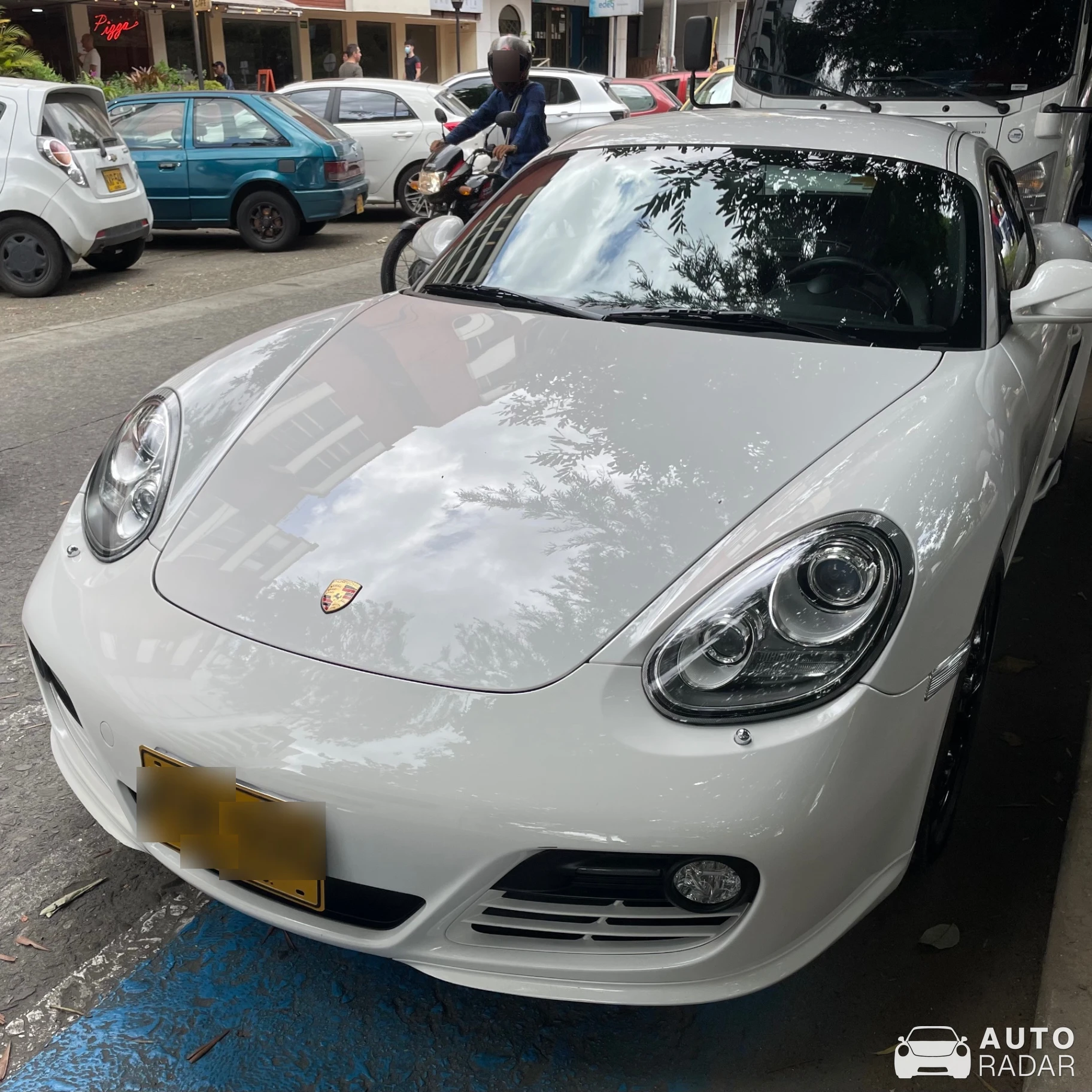 Porsche Cayman spotted in Armenia, Colombia