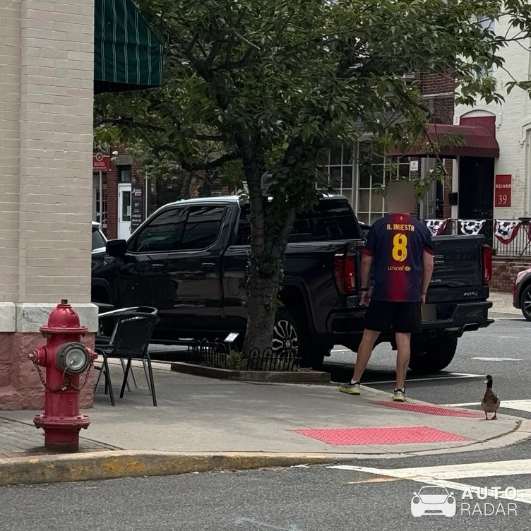 GMC Sierra spotted in Clinton