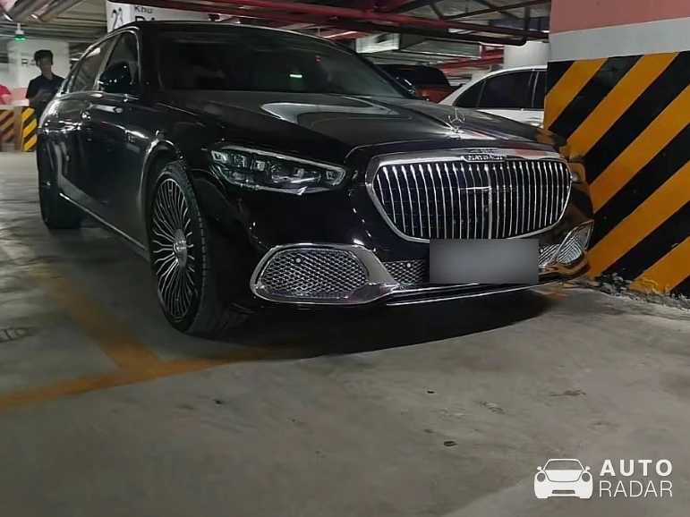 Mercedes-Maybach S 450 spotted in Hanoi