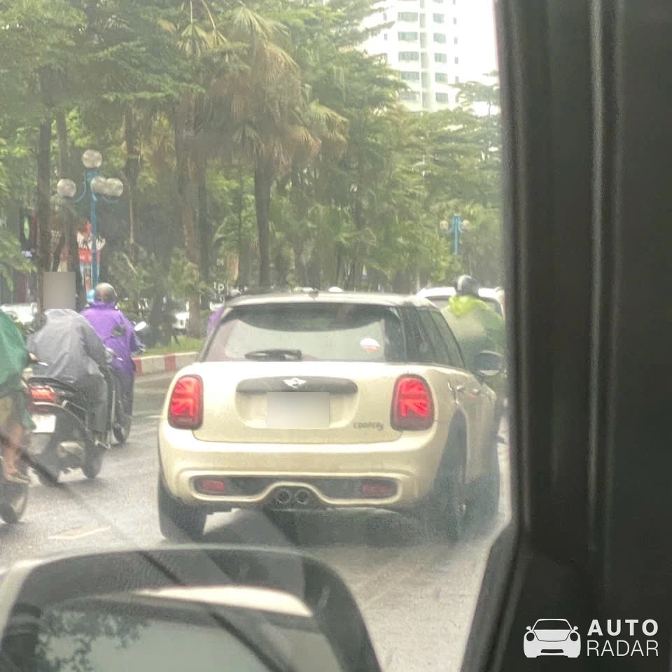Mini F56 Cooper S spotted in Hanoi
