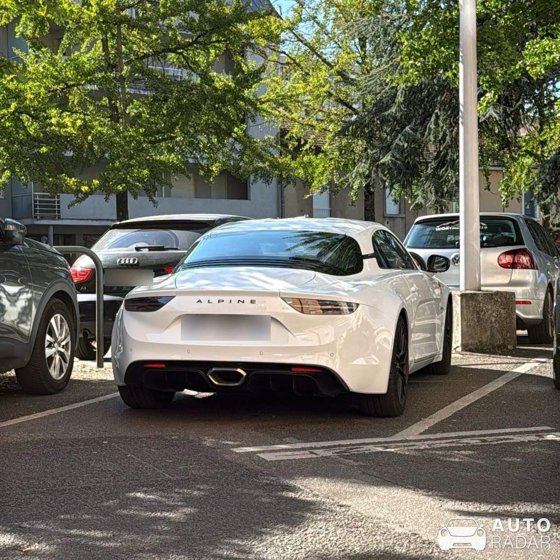 Alpine A110 spotted in Bourg-en-Bresse