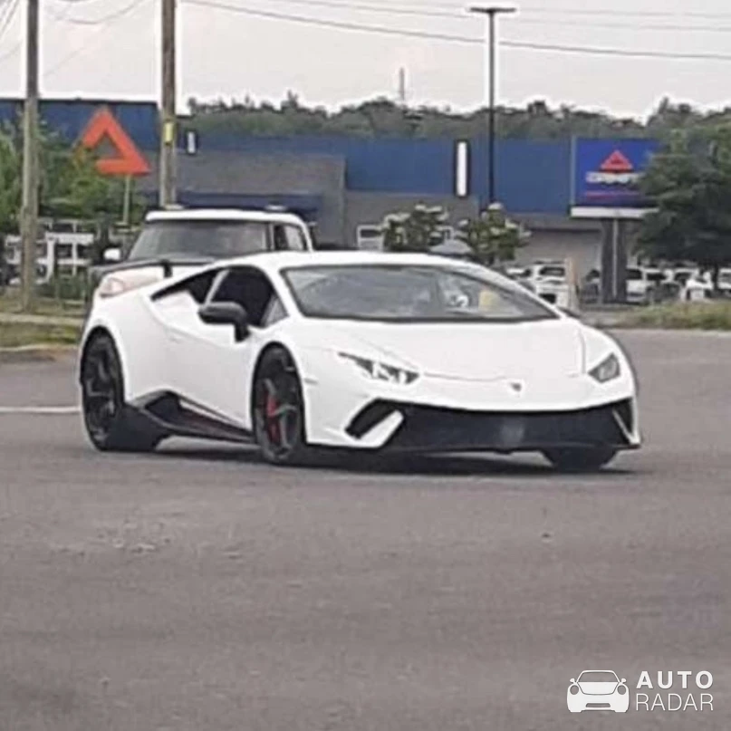Lamborghini Huracán LP640-4 Performante spotted in Granby, Canada