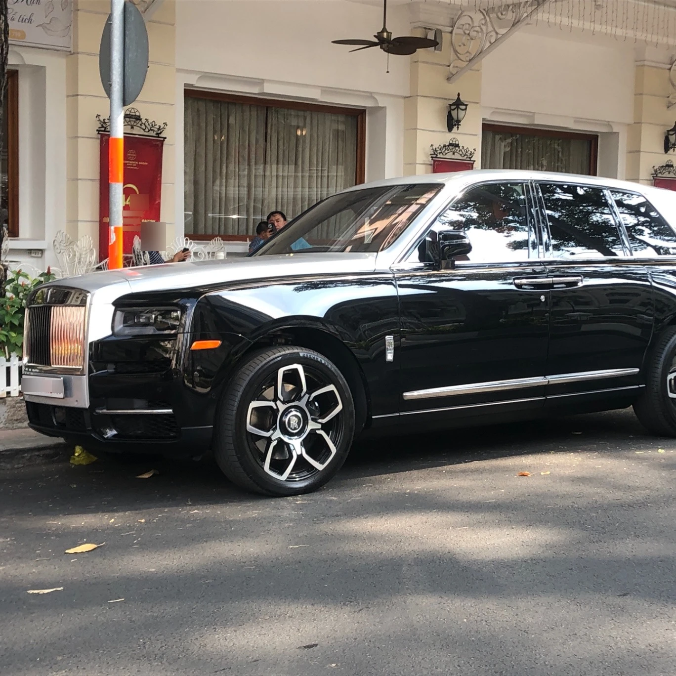 Rolls-Royce Cullinan spotted in Thành phố Hồ Chí Minh, Việt Nam