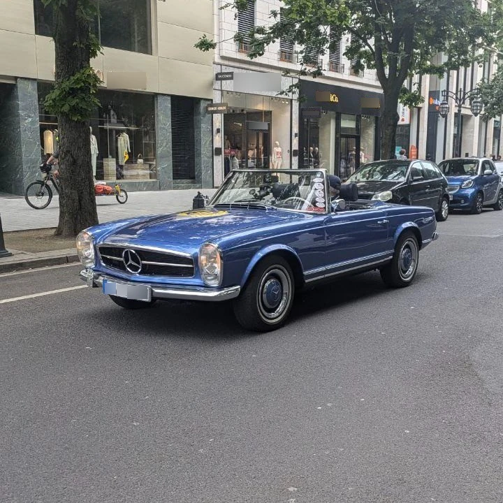 Mercedes-Benz 280SL spotted in Düsseldorf, Germany