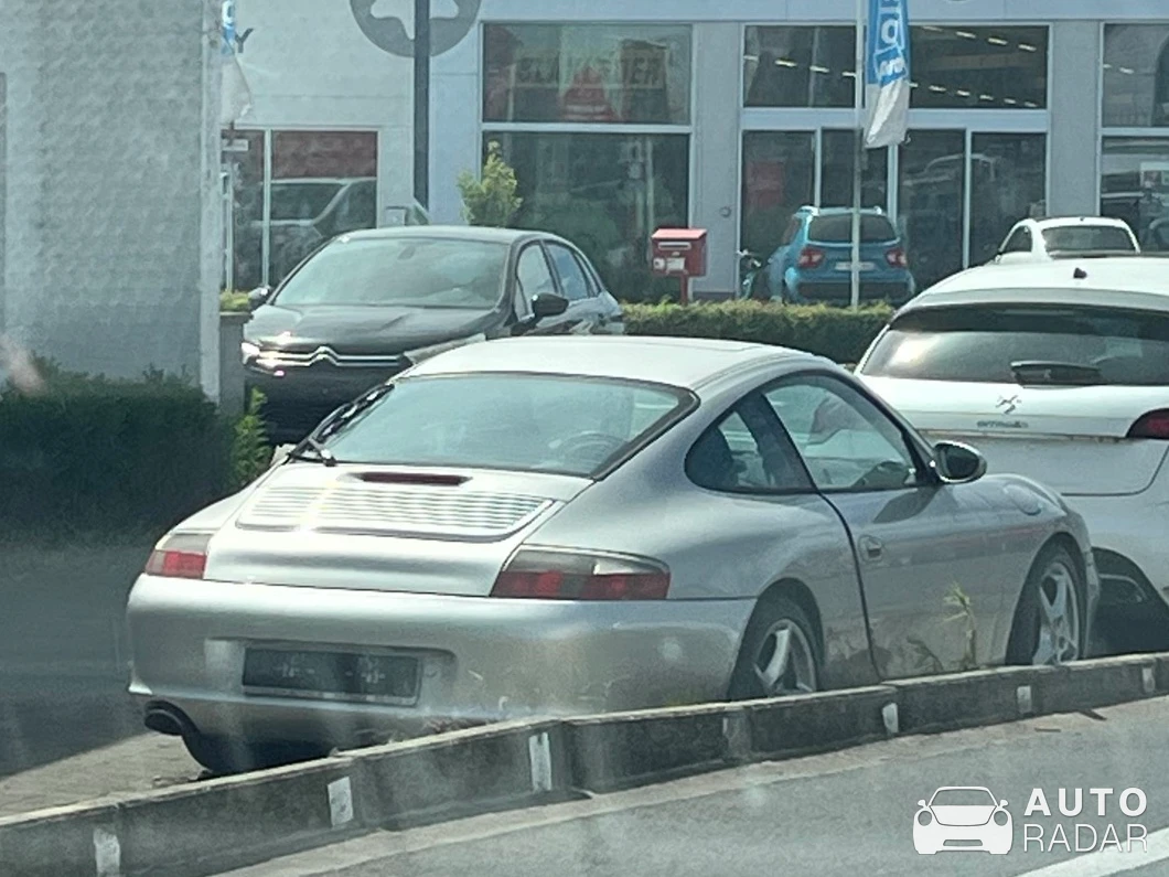 Porsche 996 Carrera spotted in Oostende