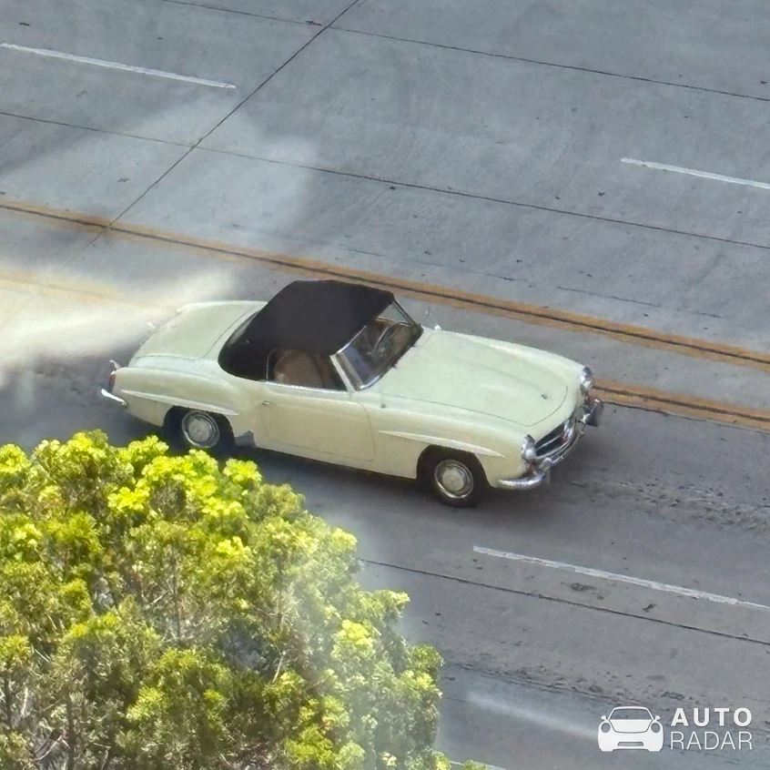 Mercedes-Benz 190 SL spotted in Los Angeles