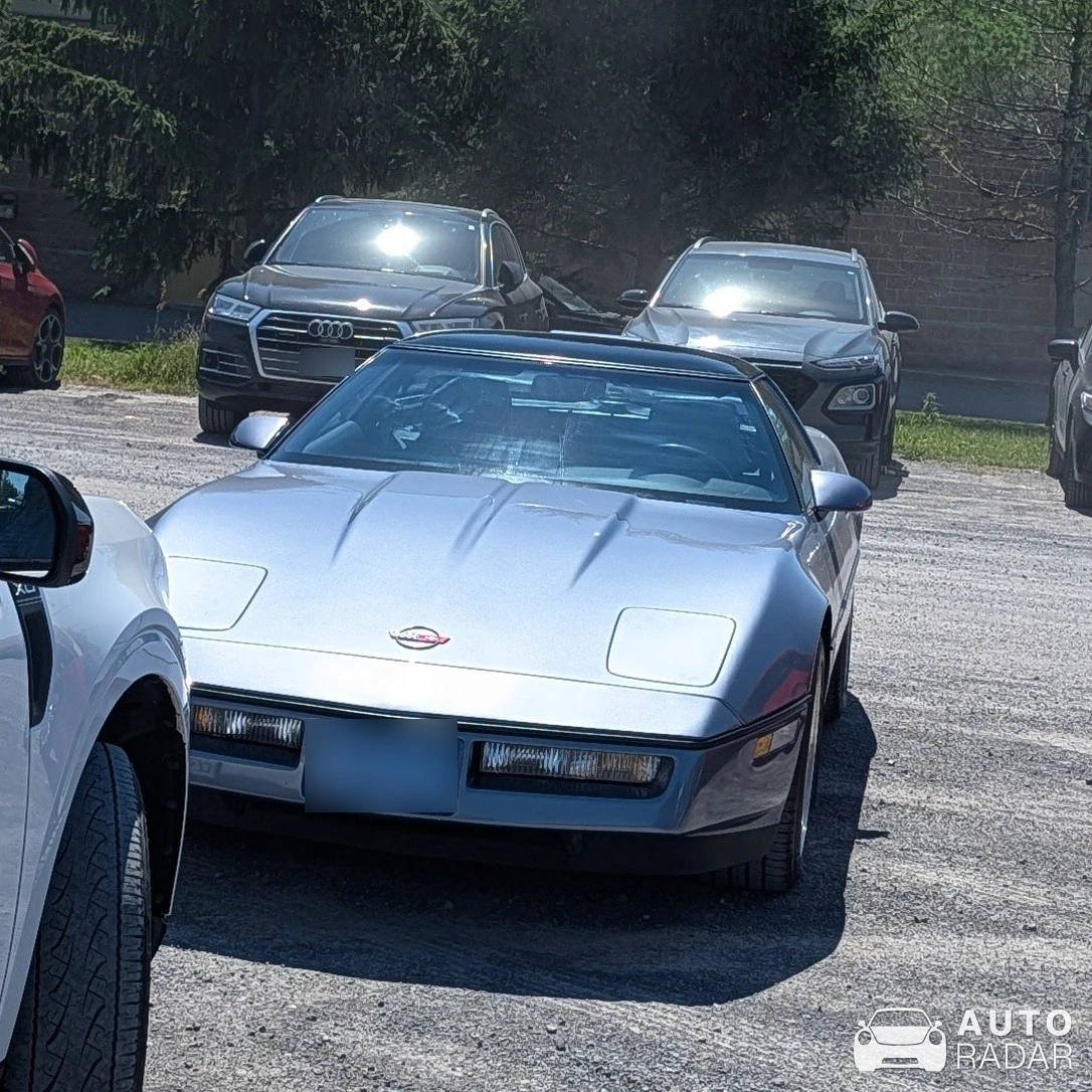 Chevrolet Corvette C4 spotted in Ottawa