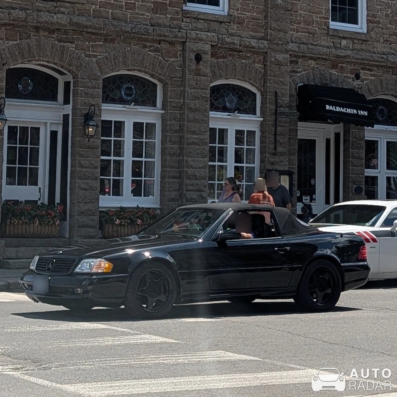 Mercedes-Benz SL 500 R129 spotted in Merrickville