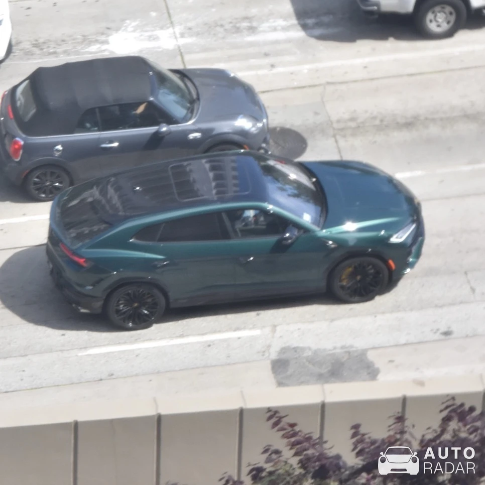 Lamborghini Urus spotted in Los Angeles