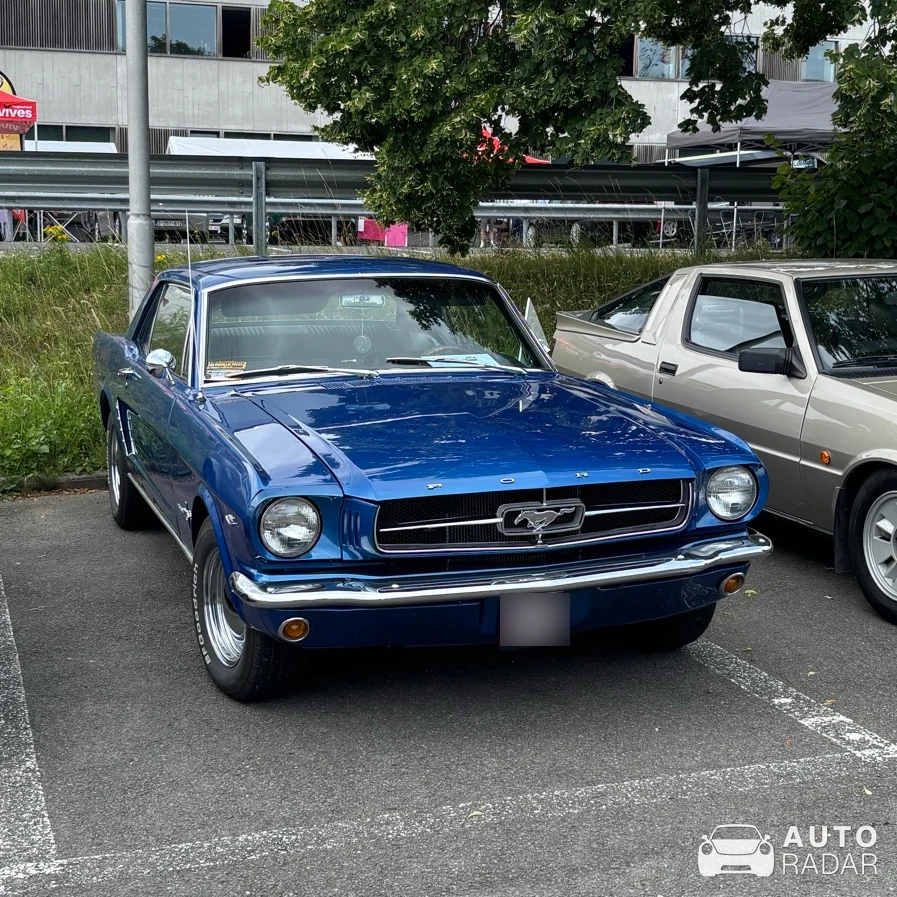 Ford Mustang Coupé 1966 spotted in Izegem