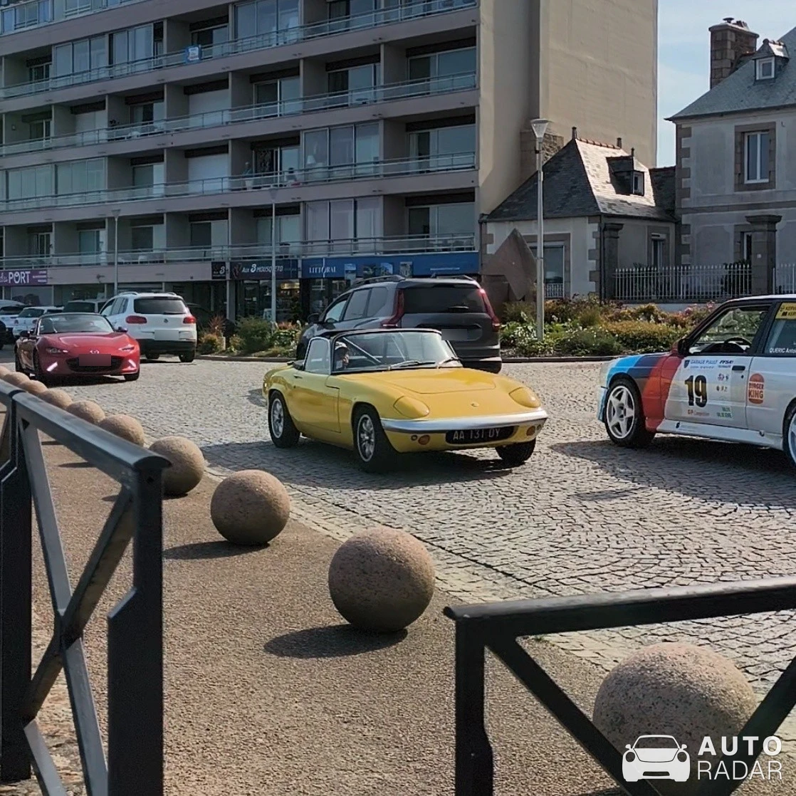 Lotus Elan spotted in Perros-Guirec