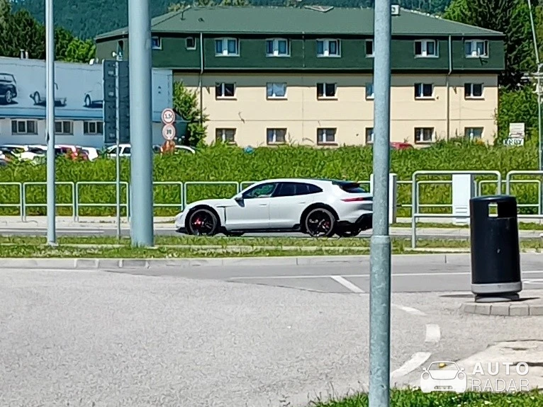Porsche Taycan 4 Cross Turismo spotted in Gbeľany