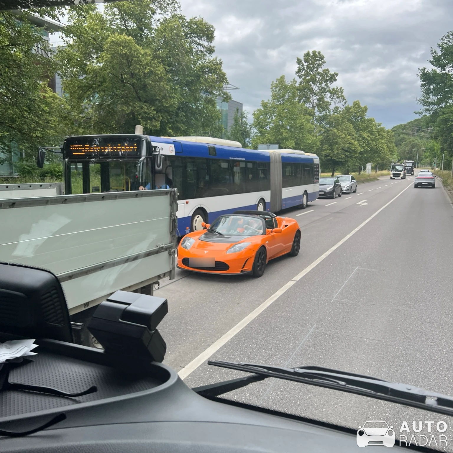 Tesla Roadster spotted in Штутгарт