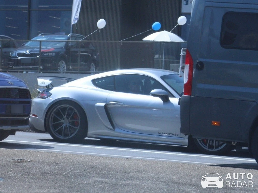 Porsche 718 Cayman GT4 RS MR spotted in Chur