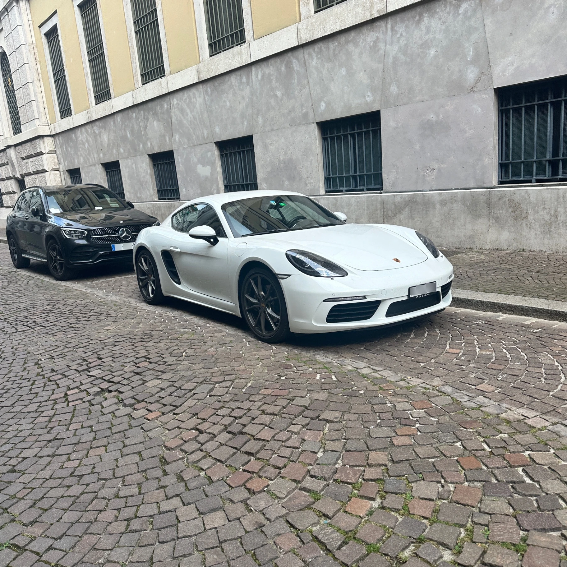 Porsche 718 Cayman spotted in Como, Italy