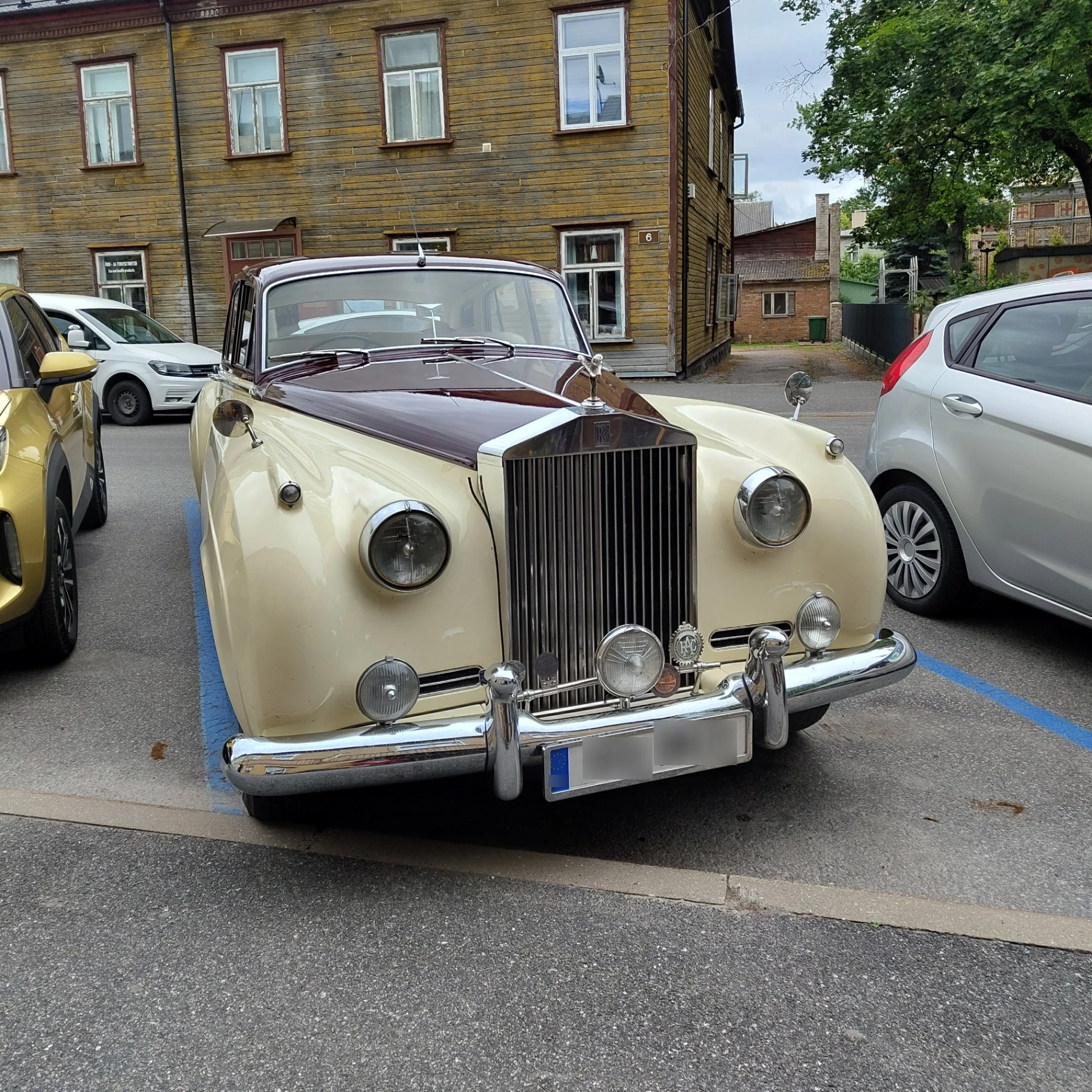 Rolls-Royce Silver Cloud spotted in Pärnu, Estonia