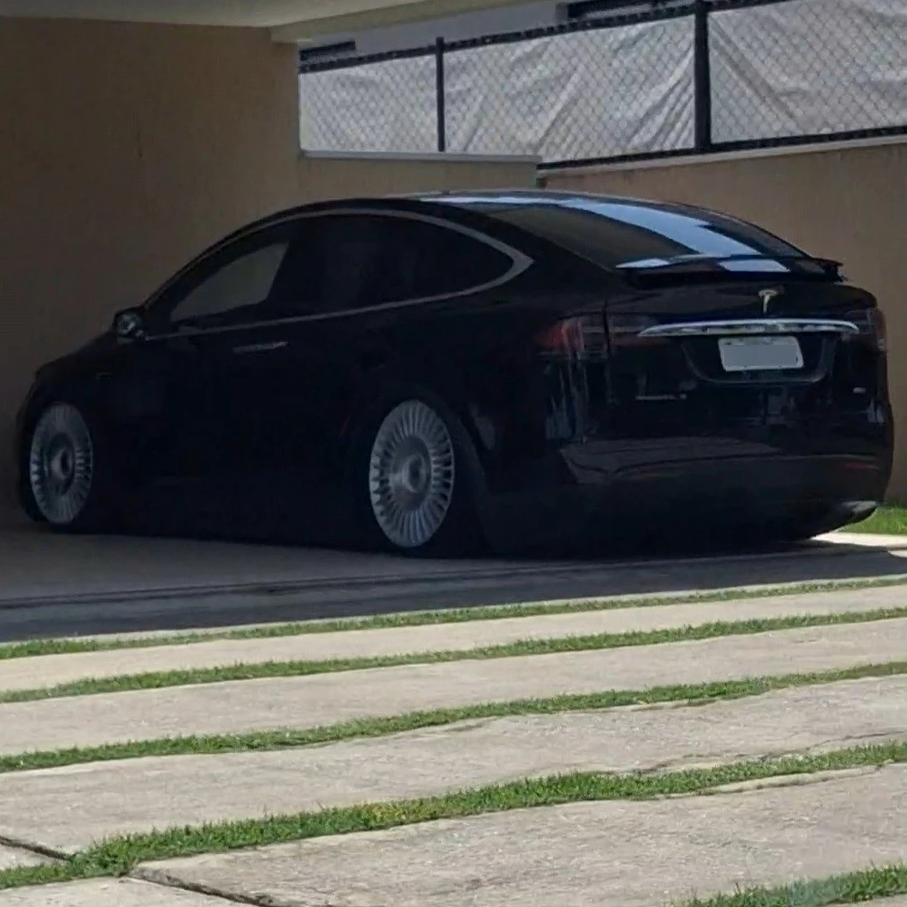 Tesla Model X Plaid spotted in Jacareí, Brazil