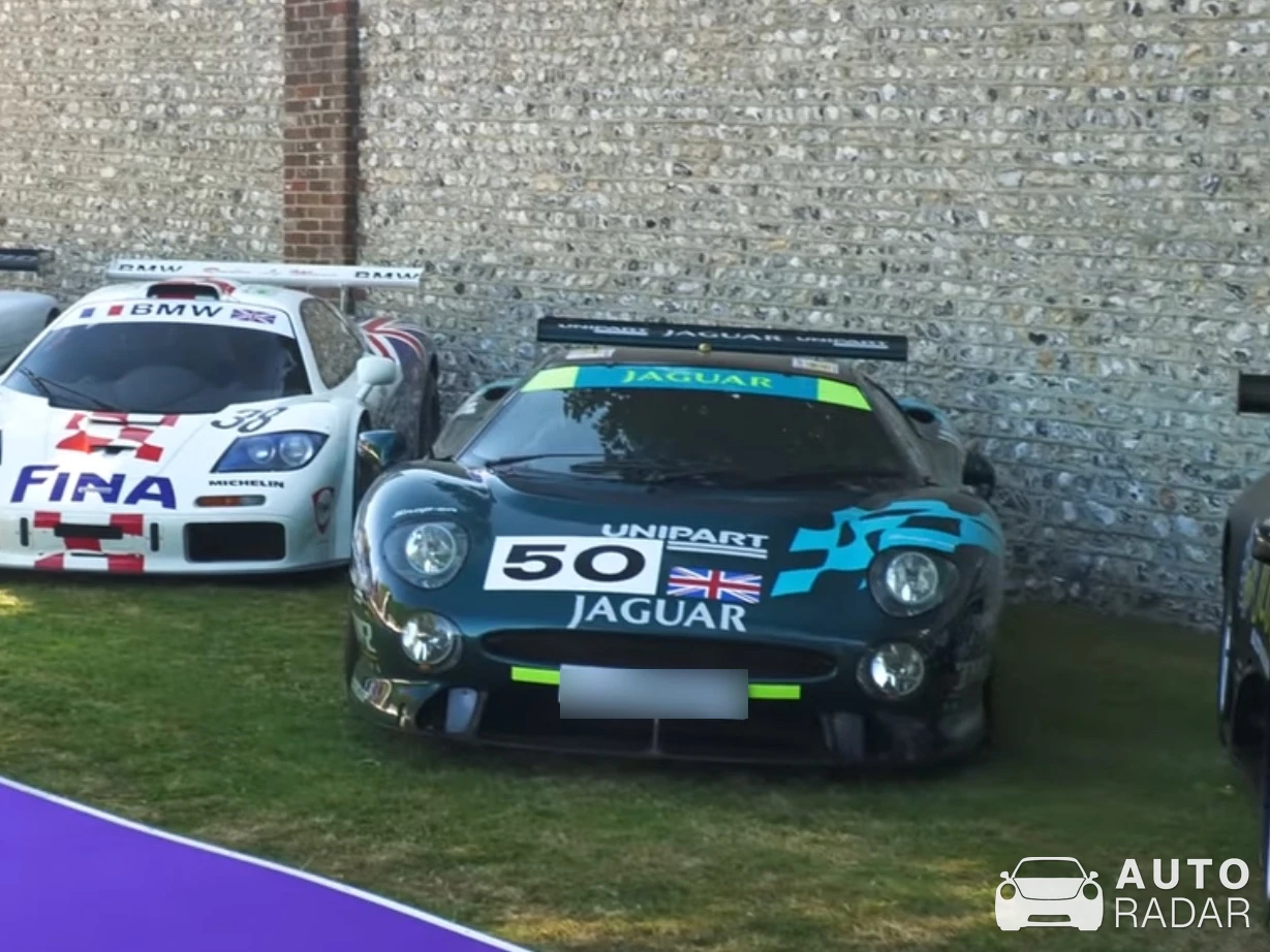 Jaguar XJ220 spotted in Chichester