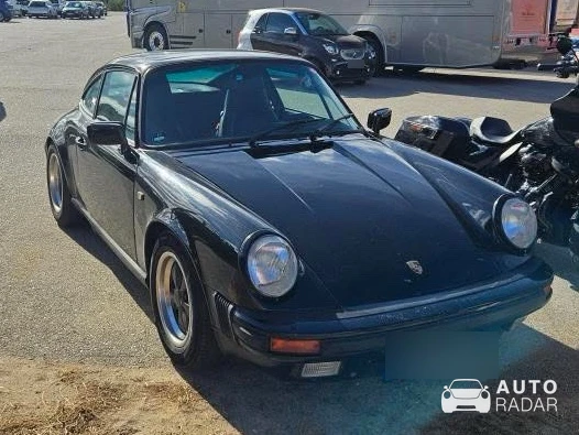 Porsche 911 Carrera 3.2 spotted in Mexilhoeira Grande