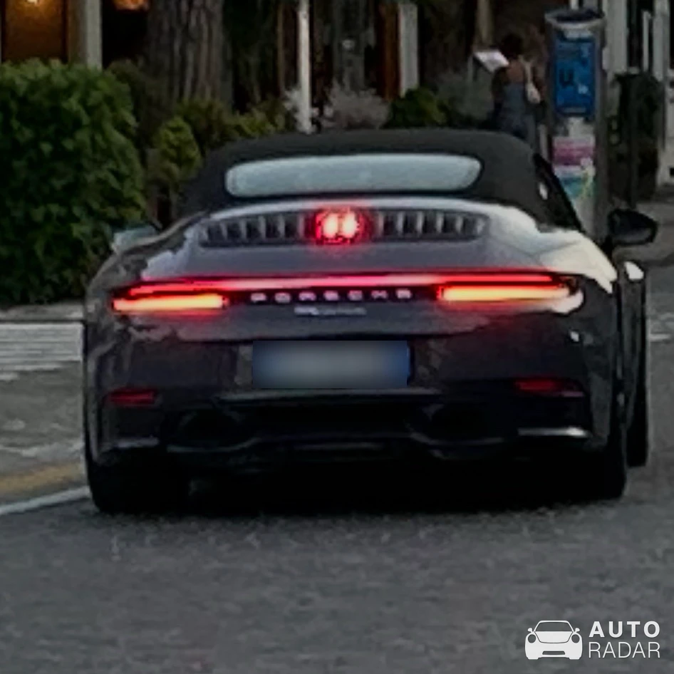 Porsche 992 Carrera Cabriolet MkI spotted in Lido di Jesolo