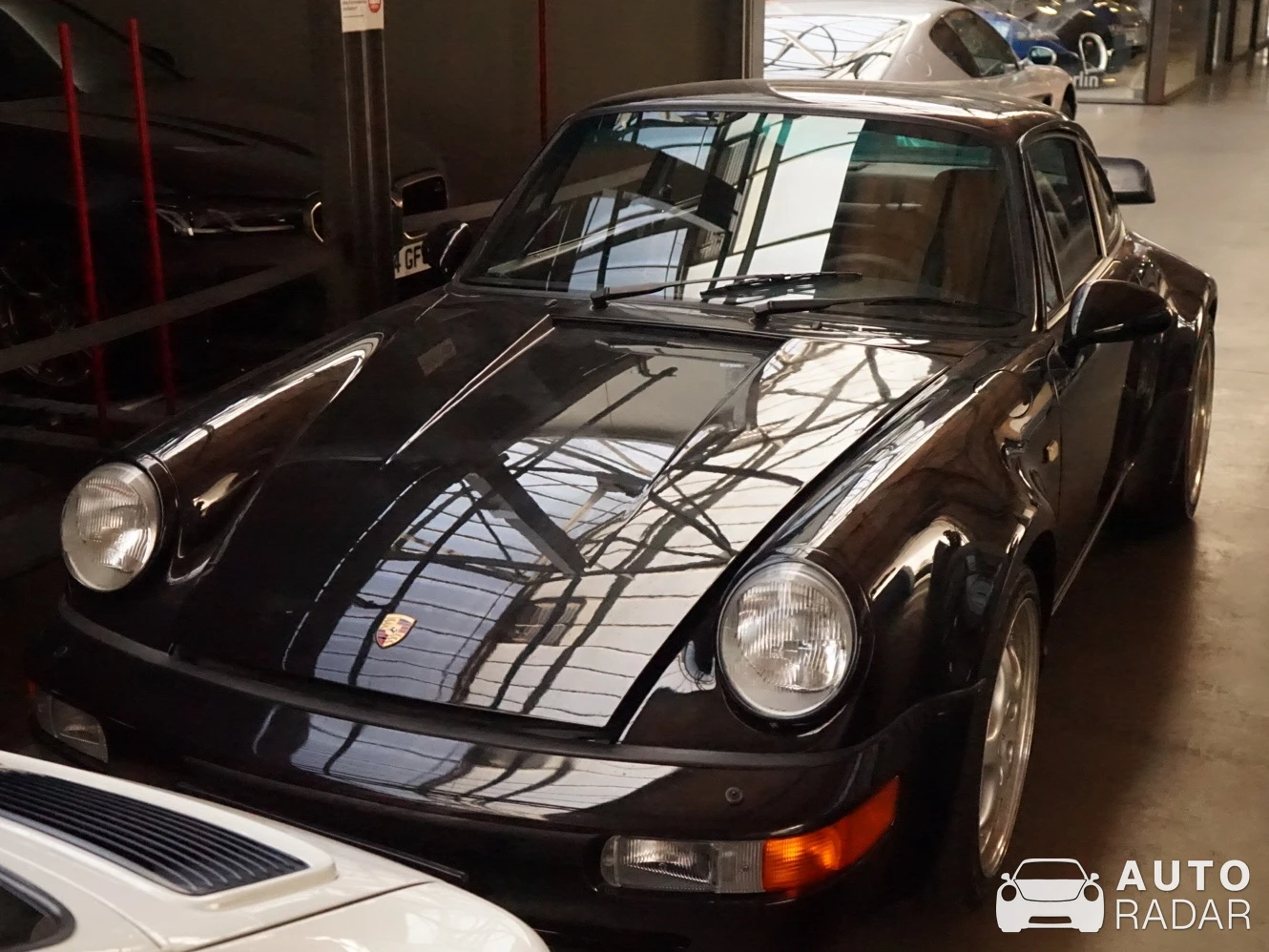 Porsche 964 Turbo 3.3 spotted in Berliini