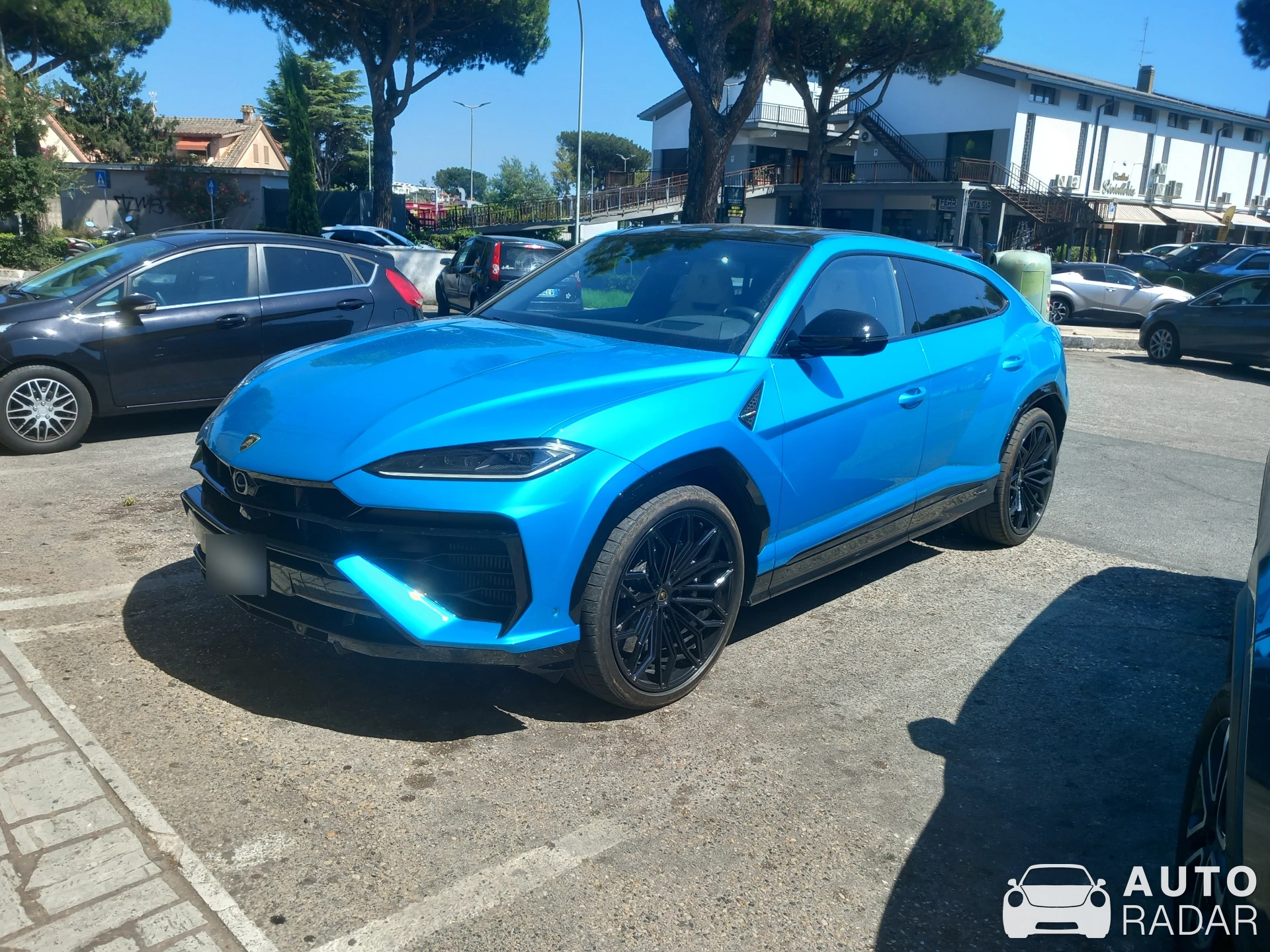 Lamborghini Urus SE spotted in Roma