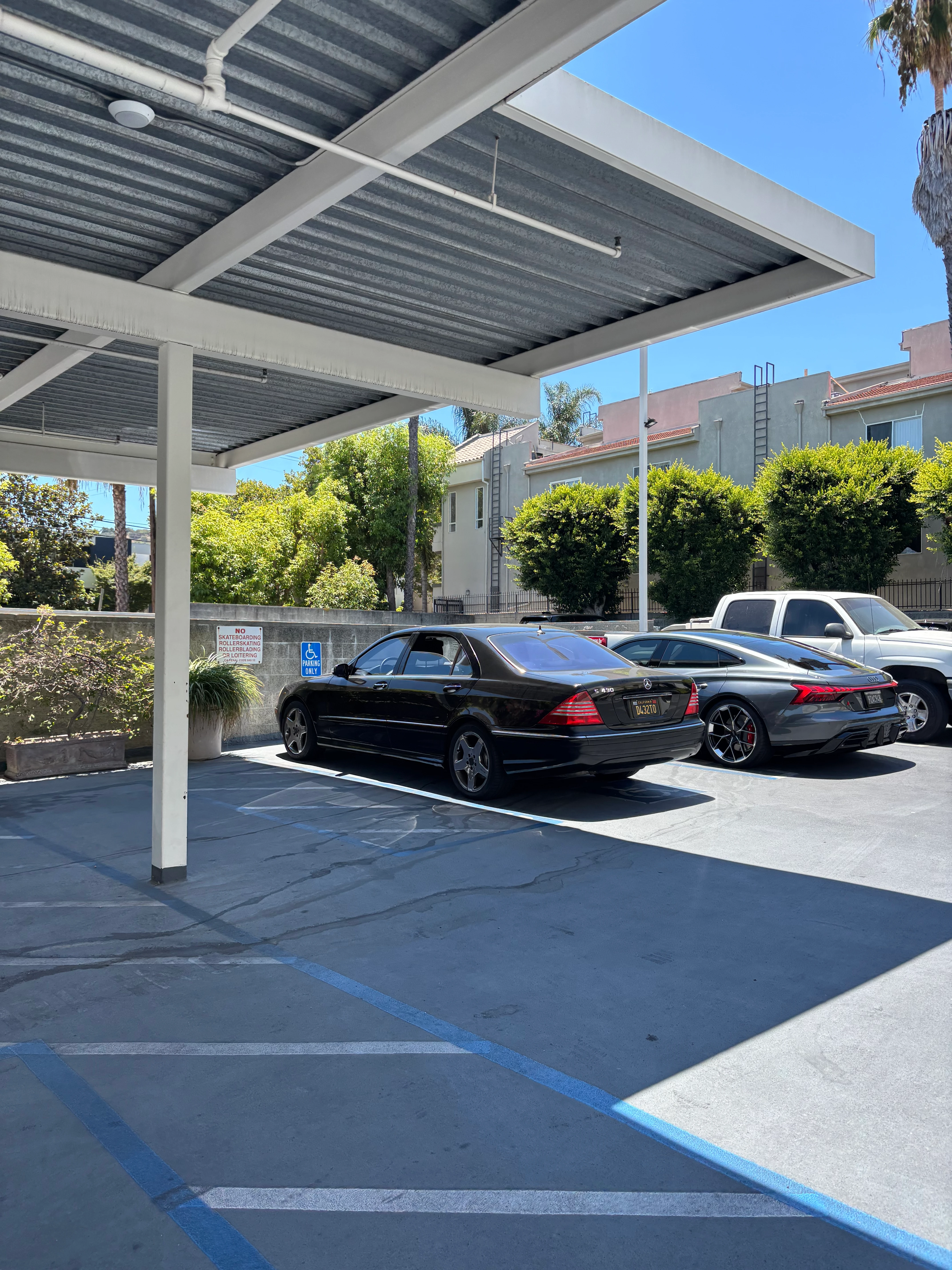 Mercedes-Benz S 63 AMG W220 spotted in Los Angeles