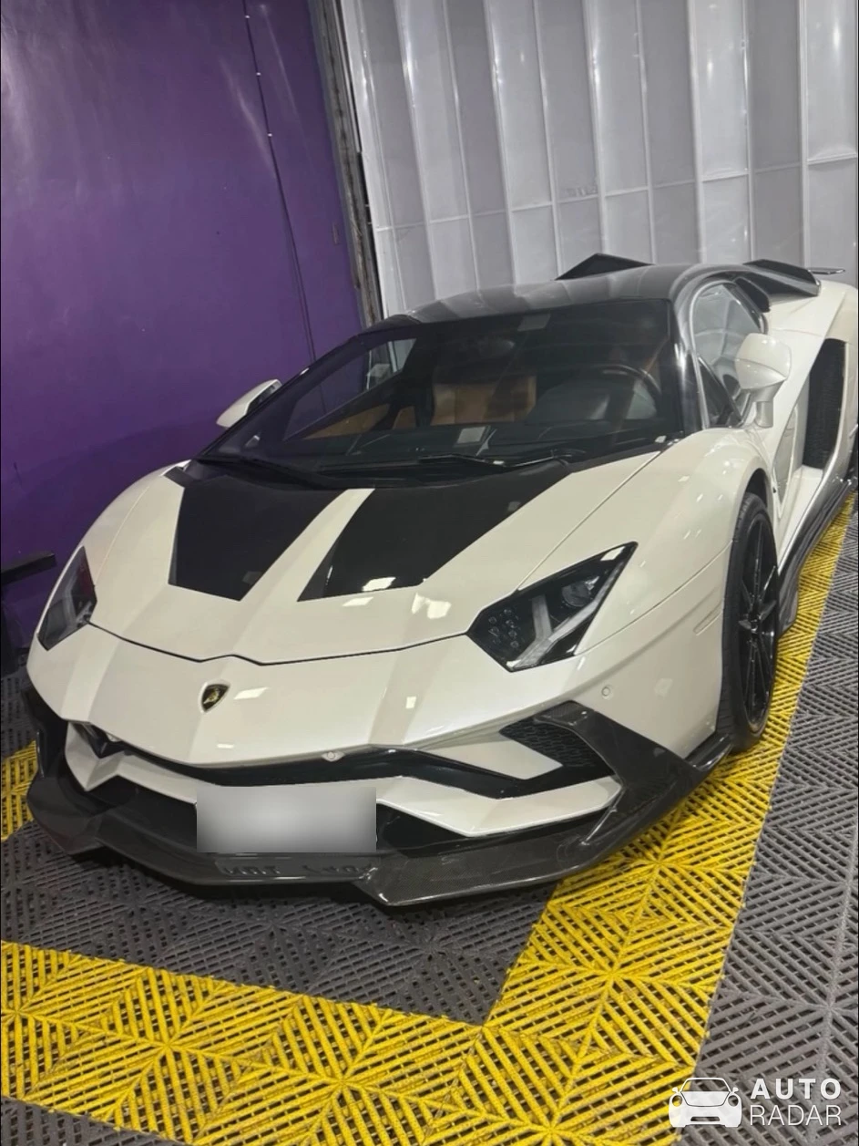 Lamborghini Aventador LP780-4 Ultimae Roadster spotted in Mandaluyong