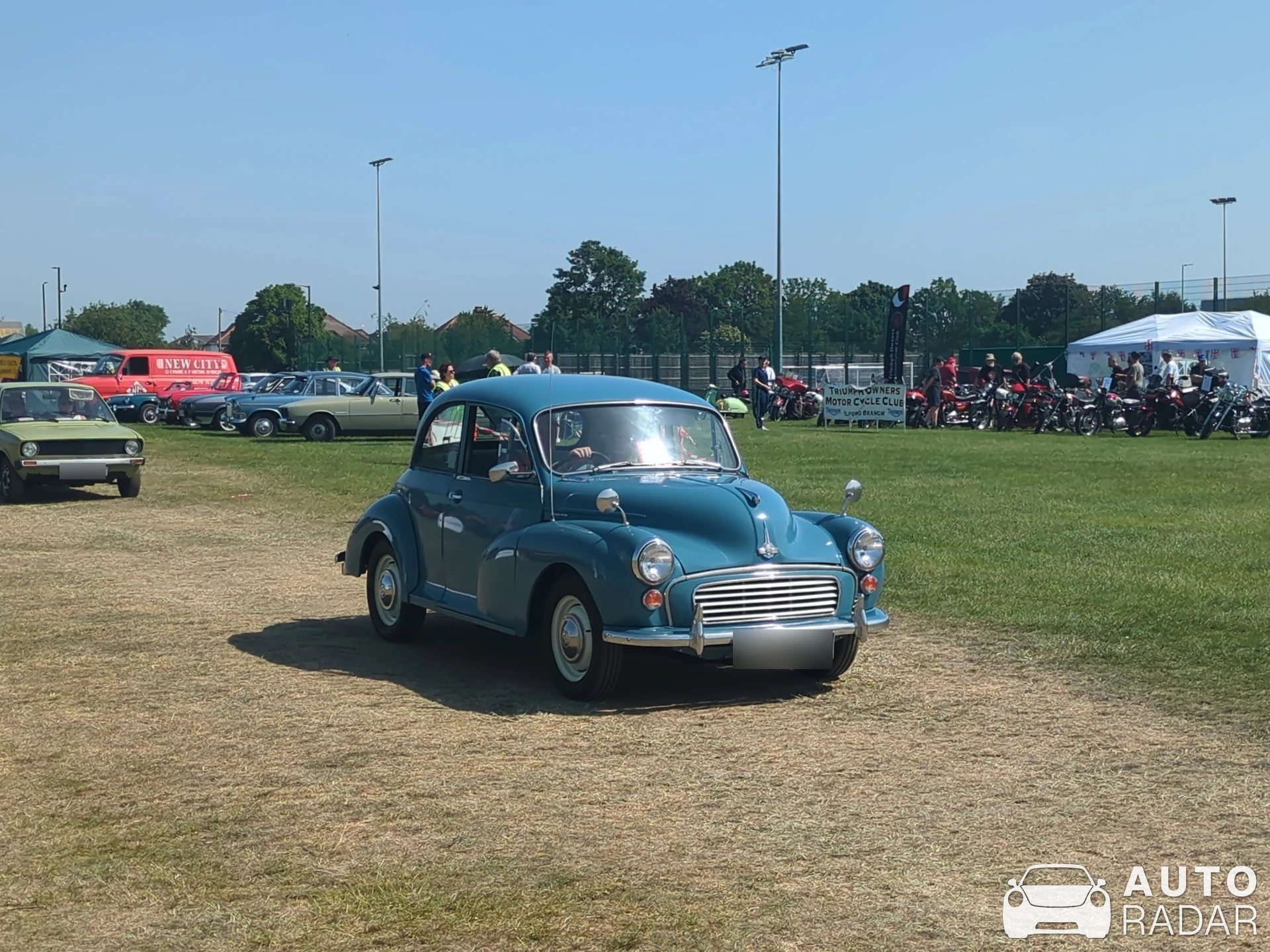Morris Minor 1000 spotted in Enfield