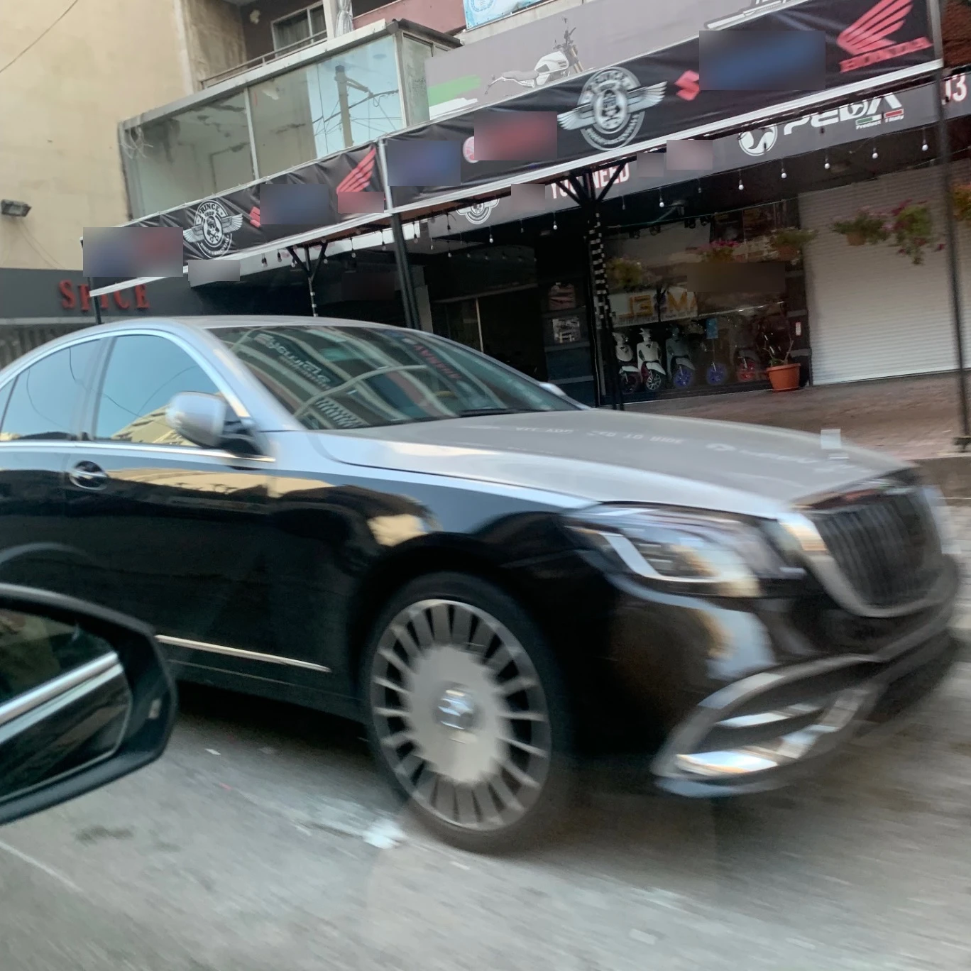 Mercedes-Maybach S 650 spotted in Forn El Chebbak, Liban