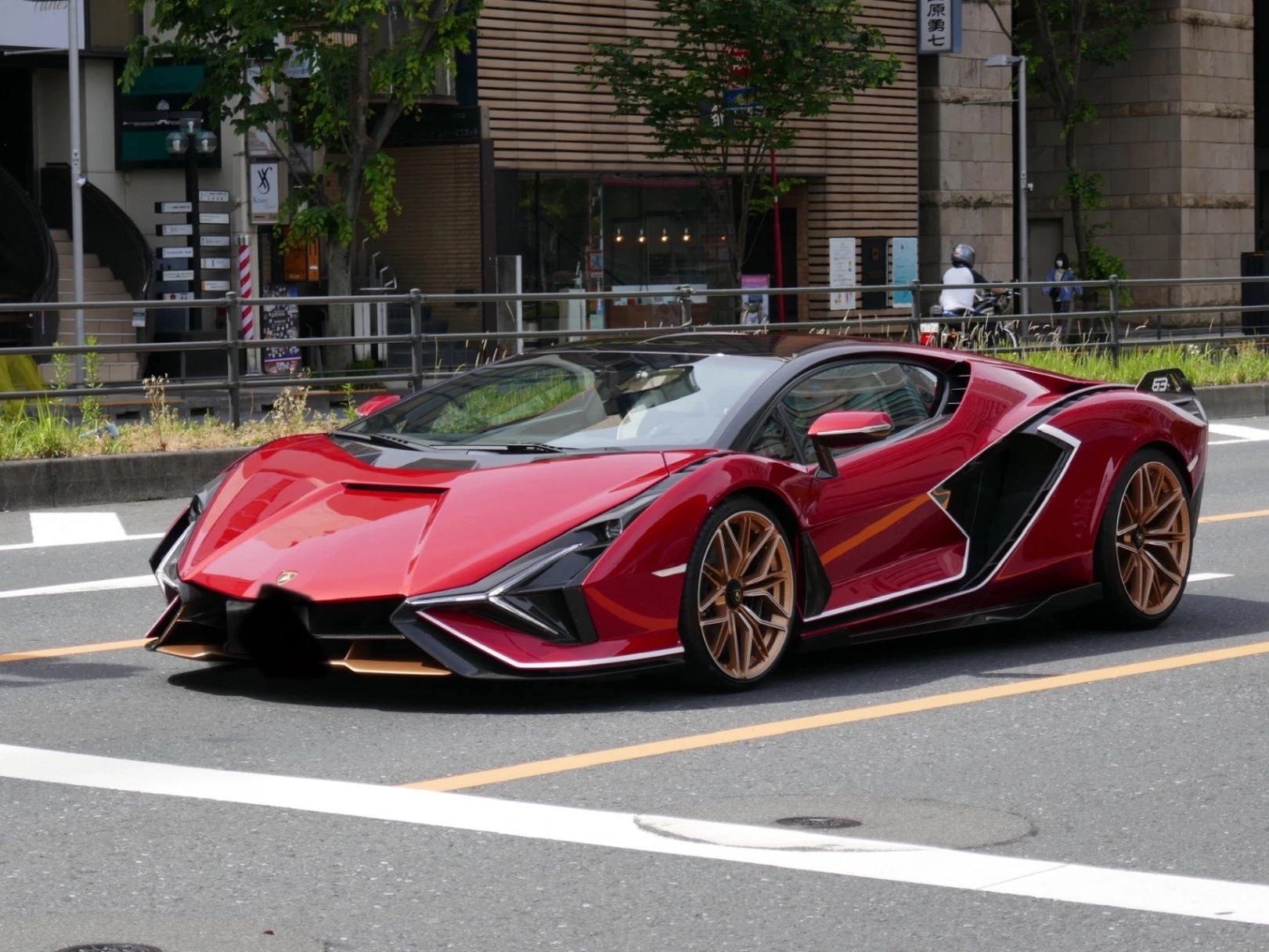 Lamborghini Sián FKP 37 spotted in 港区, 日本