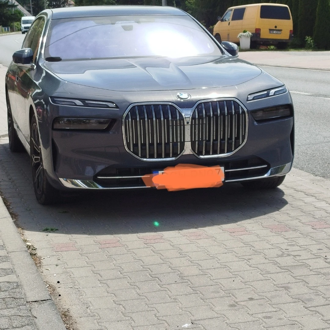 BMW i7 spotted in Rogów Sobócki, Poland