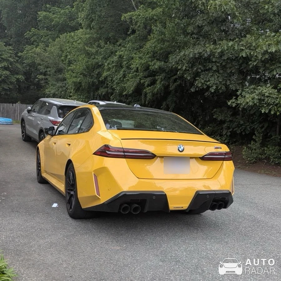BMW M5 G90 spotted in Newington