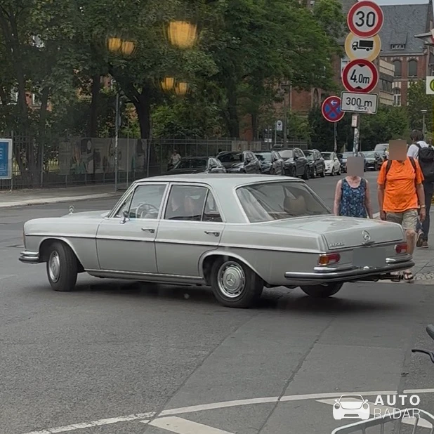Mercedes-Benz W108 spotted in Berliini