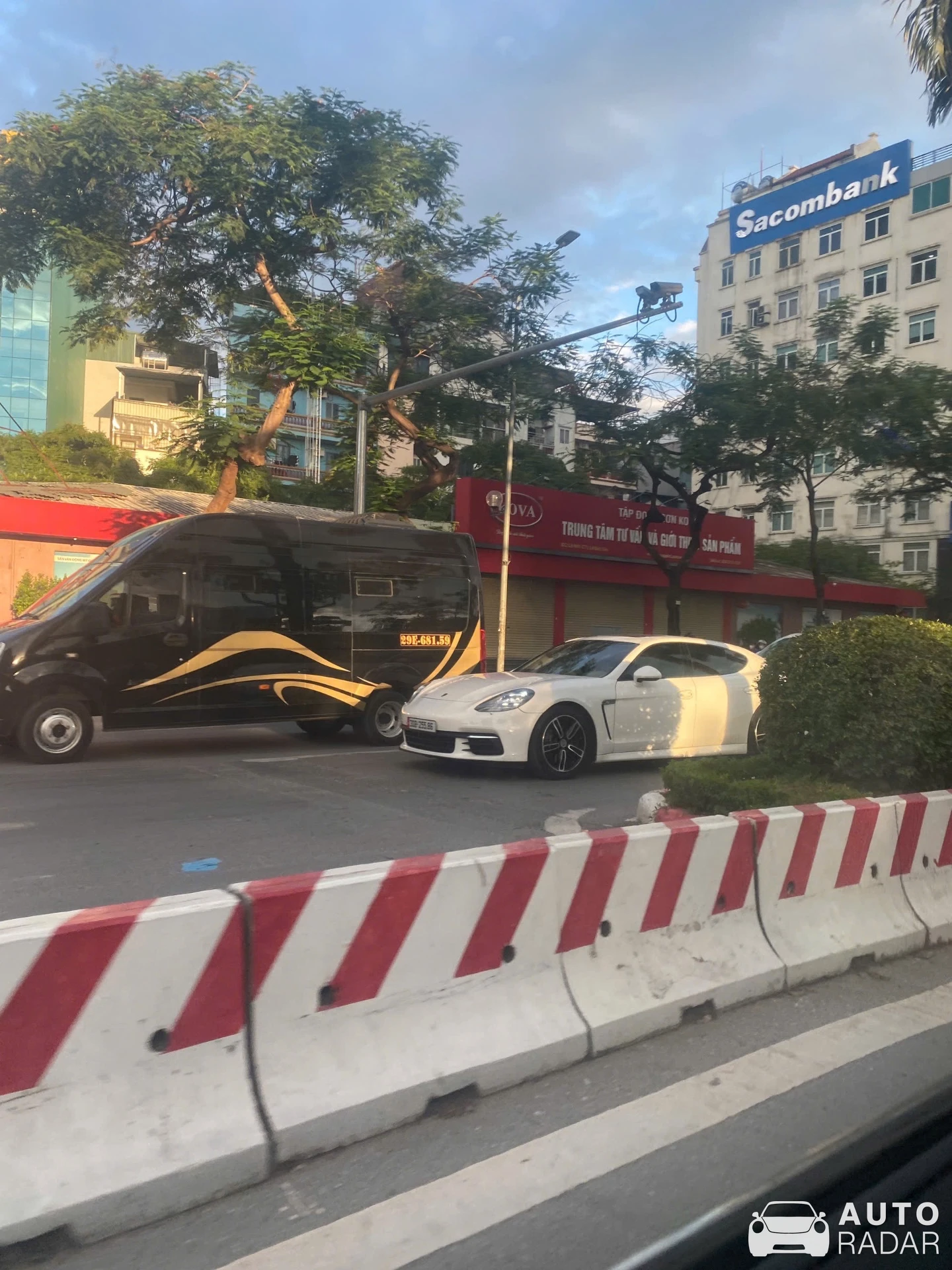 Porsche 970 Panamera spotted in Hanoi