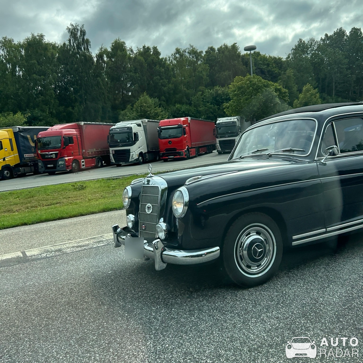 Mercedes-Benz W128 spotted in Holzbunge
