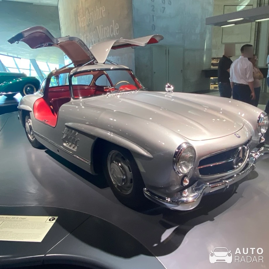 Mercedes-Benz 300 SL Gullwing V8 AMG spotted in Stuttgart