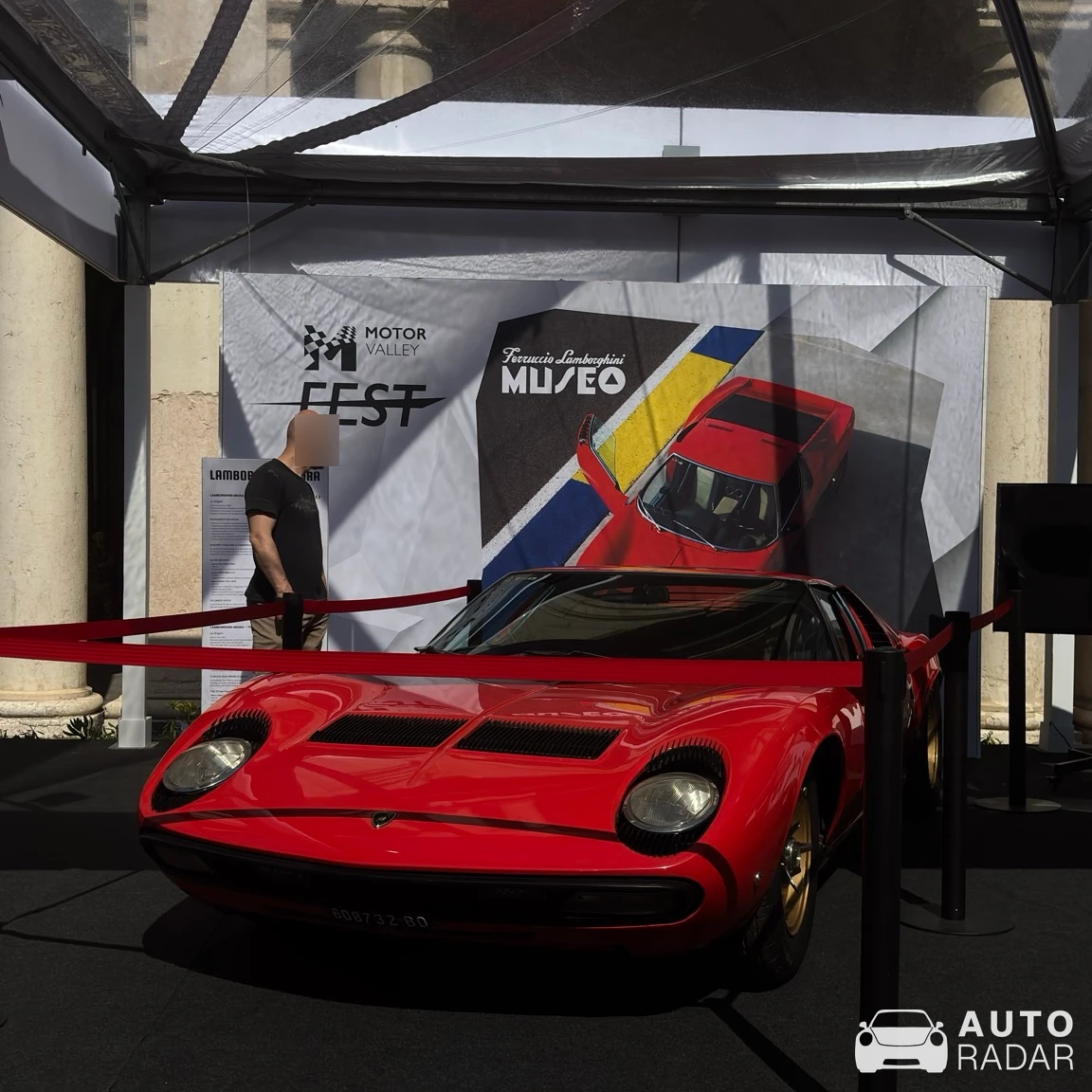 Lamborghini Miura P400 SV spotted in Modena