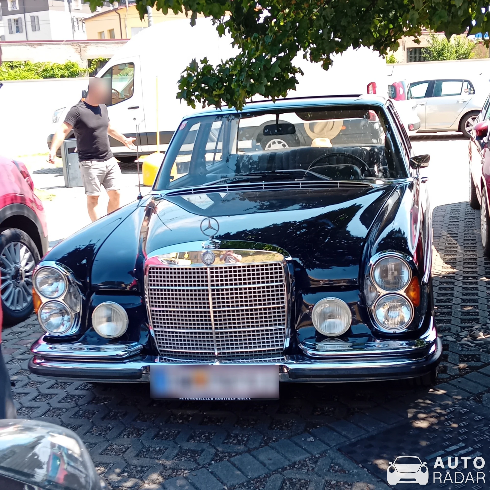 Mercedes-Benz 250S W108 spotted in Modena