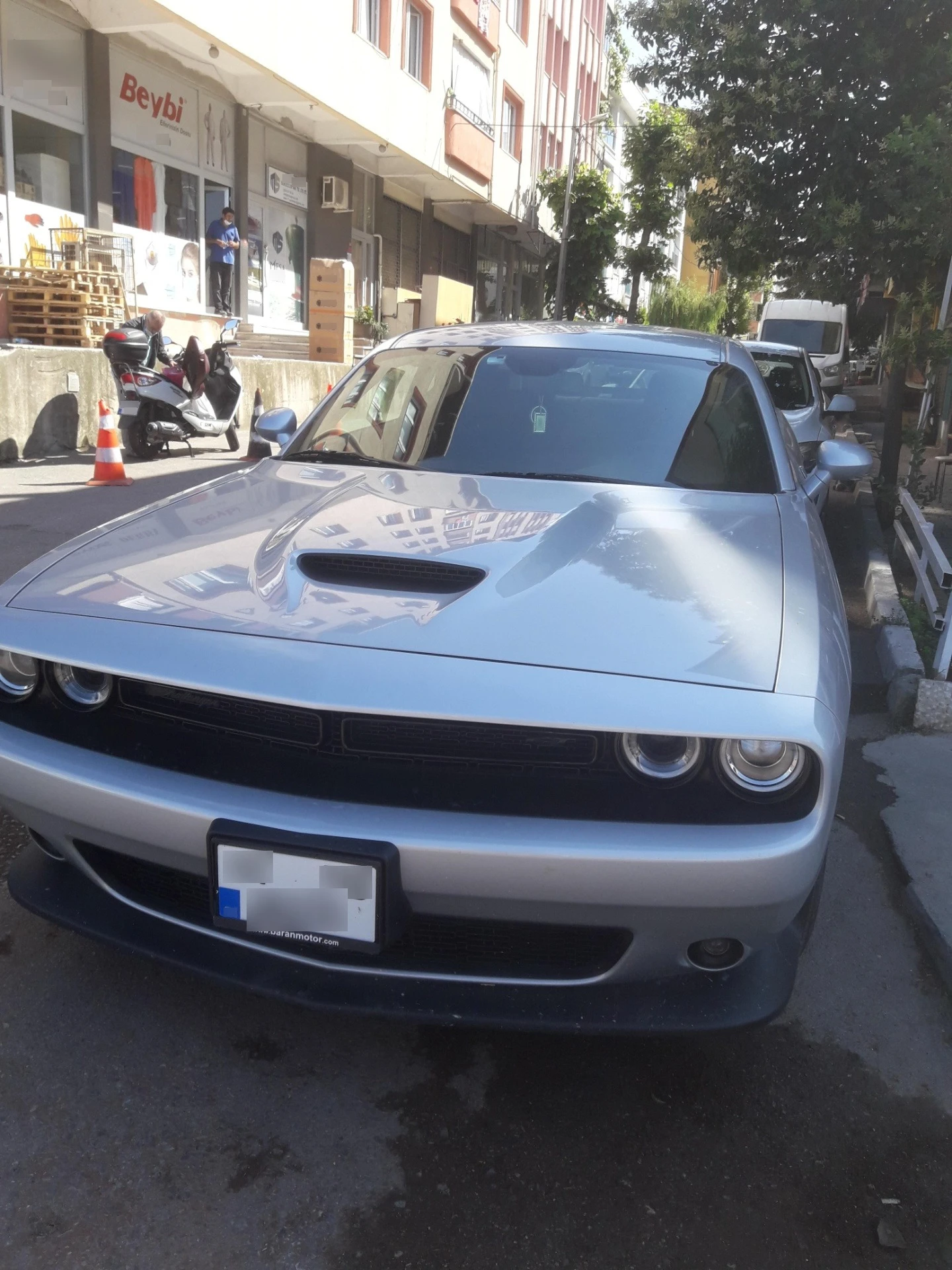 Dodge Challenger SRT spotted in İstanbul, Türkiye