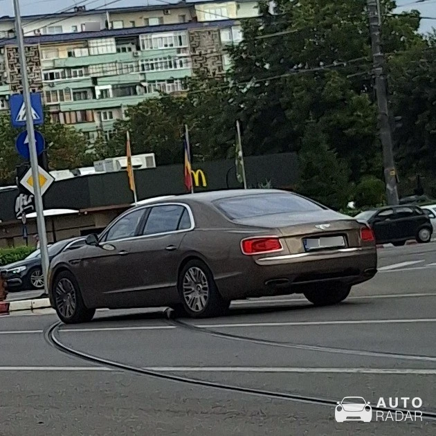 Bentley Flying Spur V8 spotted in Ploiești, Romania