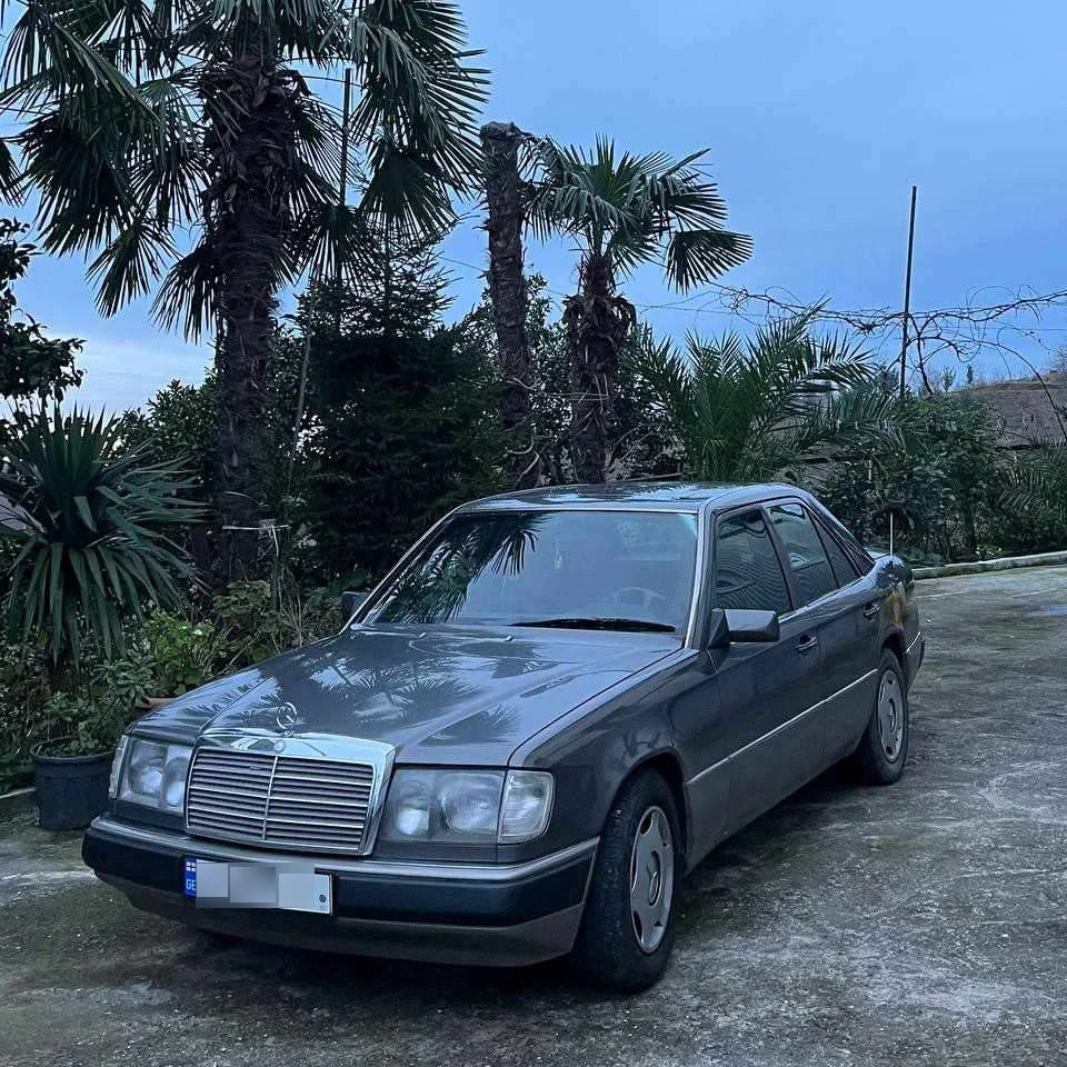 Mercedes-Benz W124 spotted in ბათუმი, საქართველო