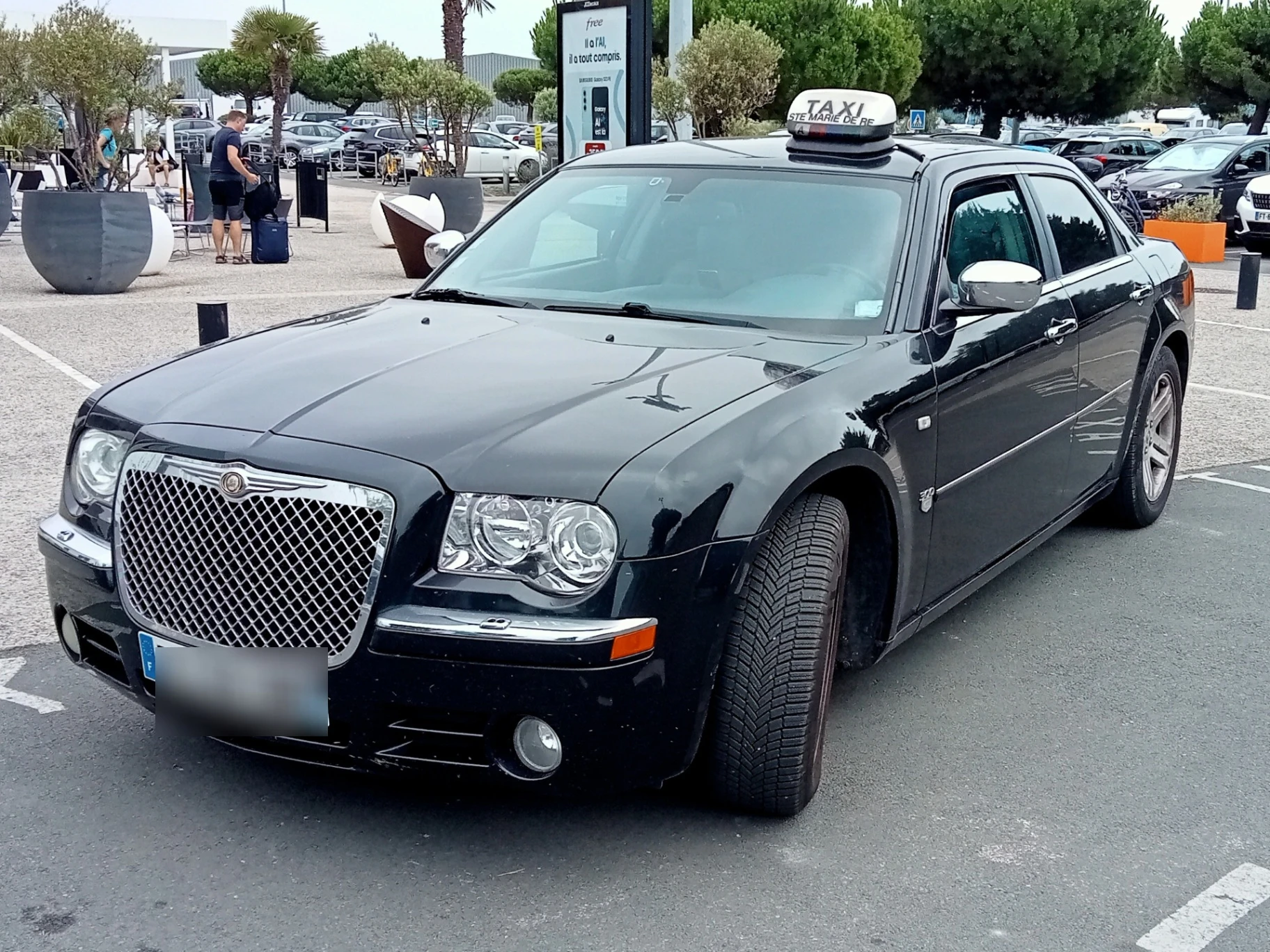 Chrysler 300C SRT8 2013 spotted in La Rochelle, France