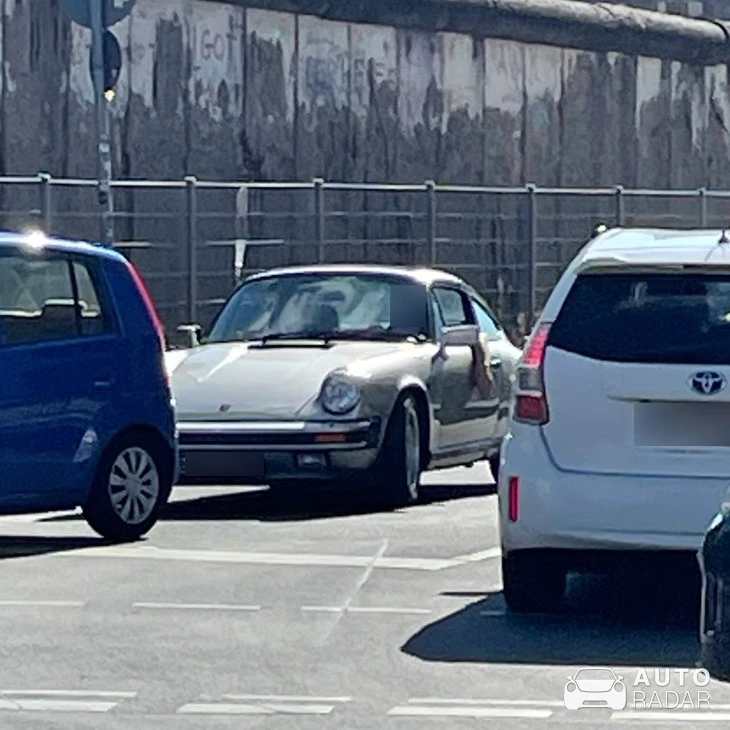 Porsche 911 SC Targa spotted in Berlin