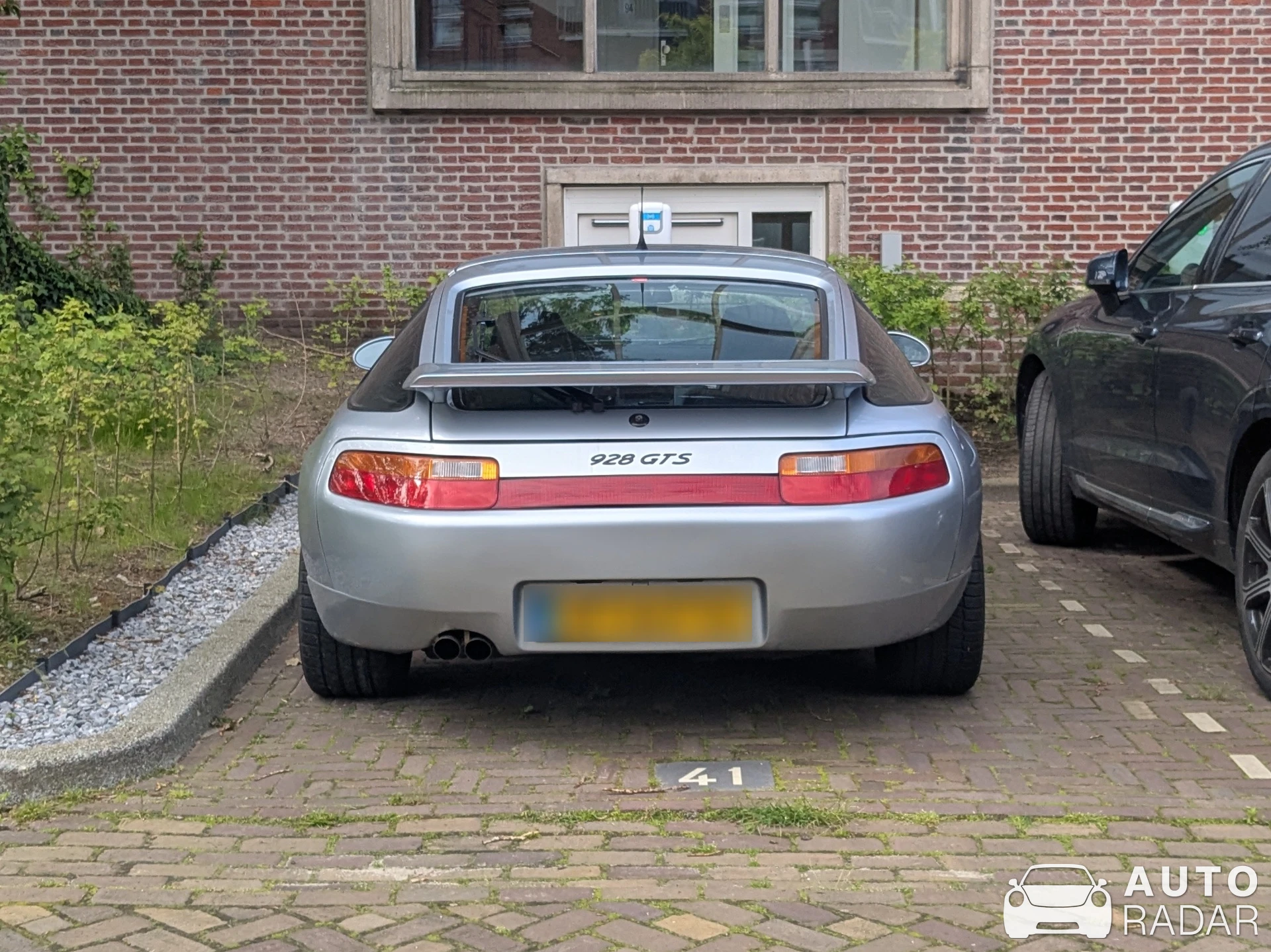 Porsche 928 GTS spotted in Hengelo